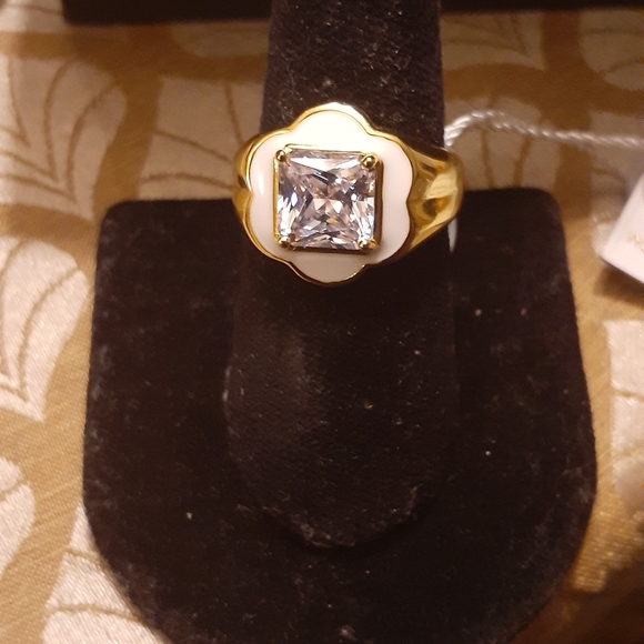 STERLING SILVER RING WITH CZ